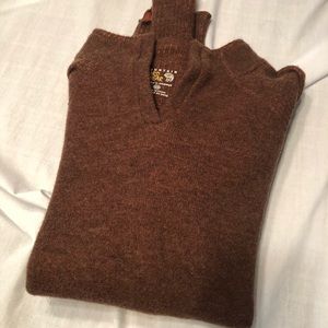 Mountain Hardware sweater